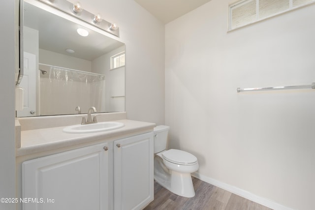 2005 Mariposa Vista Ln Unit 3-123, Saint Augustine, FL 32084 - full bathroom with vanity, toilet, baseboards, wood finished floors, and a shower with curtain