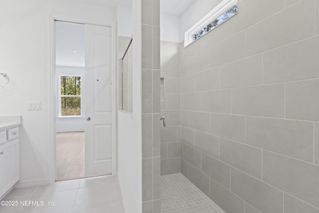 2413 Glade Ln, Green Cove Springs, FL 32043 - full bath featuring a tile shower, vanity, tile patterned floors, and baseboards