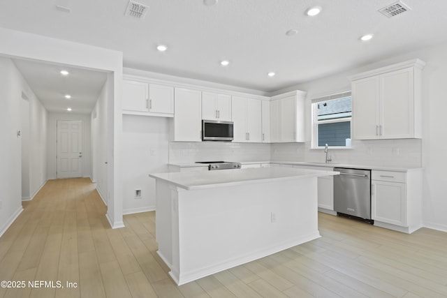 2416 Glade Ln, Green Cove Springs, FL 32043 - kitchen featuring stainless steel appliances, a sink, a center island, light countertops, and recessed lighting