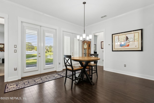 1553 Coastal Oaks Cir, Fernandina Beach, FL 32034 - dining area with dark wood-style flooring, baseboards, visible vents, and ornamental molding