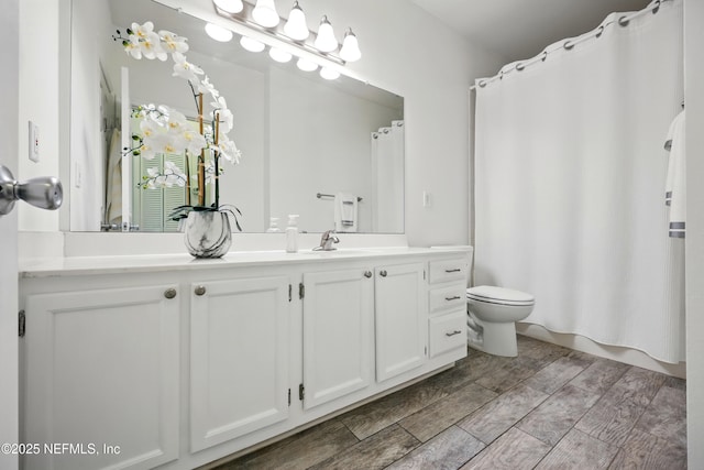 150 Veracruz Dr Unit 537, Ponte Vedra Beach, FL 32082 - full bathroom featuring toilet, vanity, wood finished floors, and curtained shower