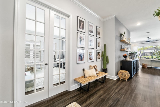 sitting room with dark wood-type flooring, baseboards, ceiling fan, ornamental molding, and recessed lighting