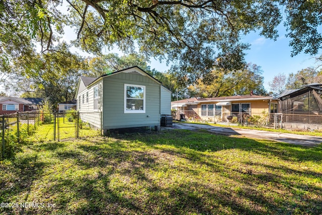 1573 W 16th St, Jacksonville, FL 32209 - rear view of property featuring a gate, fence, and a yard