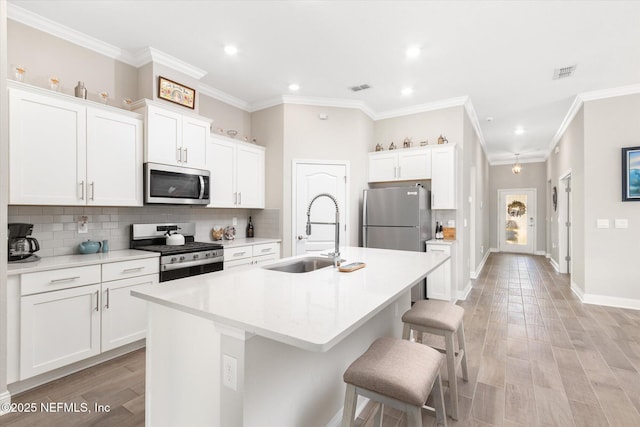 53 Dovetail Cir, Saint Augustine, FL 32095 - kitchen with appliances with stainless steel finishes, a sink, a kitchen breakfast bar, an island with sink, and visible vents