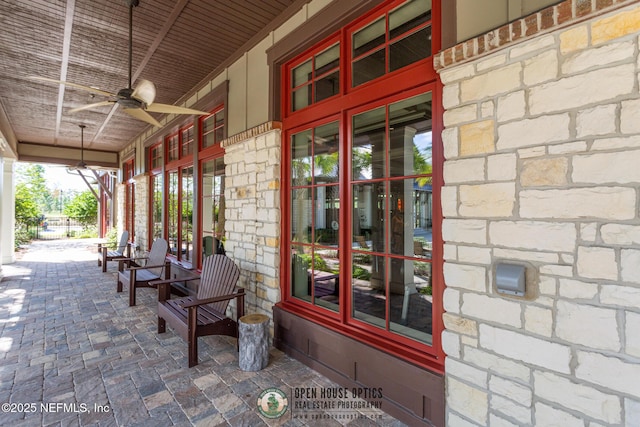 view of patio featuring covered porch and ceiling fan