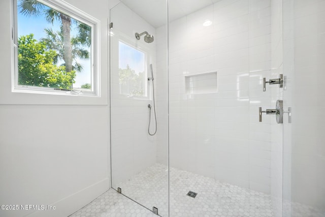 bathroom featuring a tile shower