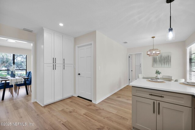 kitchen featuring a chandelier, visible vents, pendant lighting, and light wood finished floors