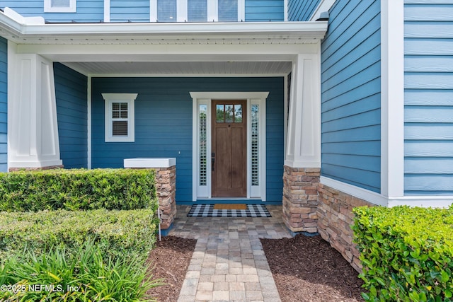 entrance to property featuring covered porch