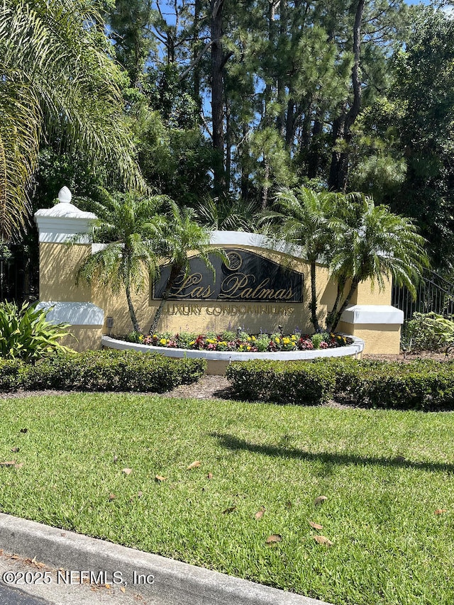 community / neighborhood sign with a yard