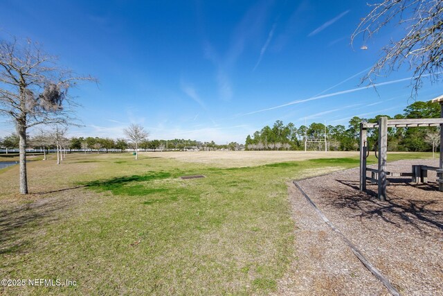 view of yard with volleyball court