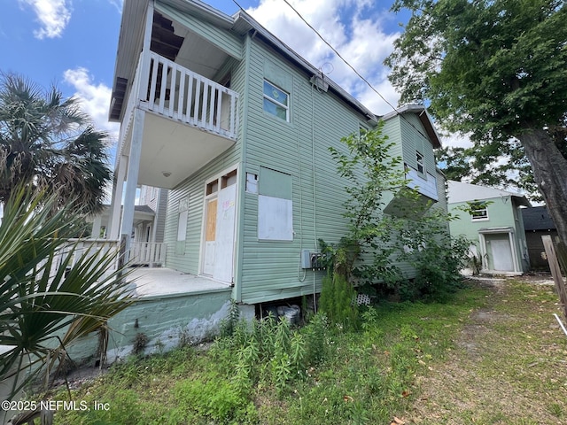 2024 N Davis St, Jacksonville, FL 32209 - back of house featuring a balcony