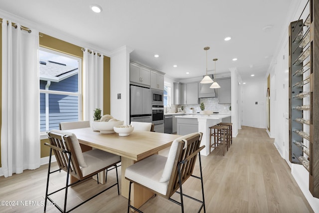 dining space with recessed lighting, baseboards, ornamental molding, and light wood finished floors