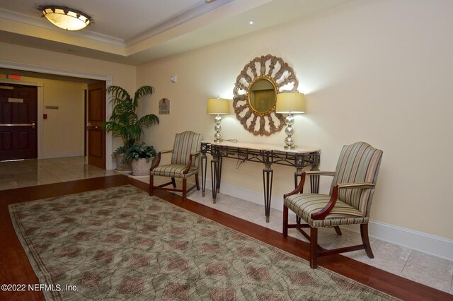 400 E Bay St Unit 1610-1611, Jacksonville, FL 32202 - living area featuring baseboards, ornamental molding, and wood finished floors