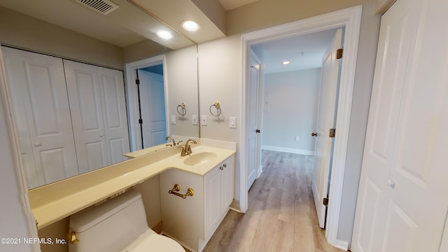400 E Bay St Unit 1610-1611, Jacksonville, FL 32202 - bathroom with vanity, recessed lighting, baseboards, wood finished floors, and visible vents