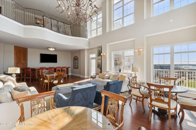 400 E Bay St Unit 1610-1611, Jacksonville, FL 32202 - living area featuring baseboards, a high ceiling, a notable chandelier, and wood finished floors