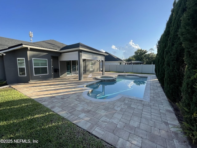 188 Irish Rose Rd, Saint Augustine, FL 32092 - view of swimming pool featuring a pool with connected hot tub, fence, and a patio