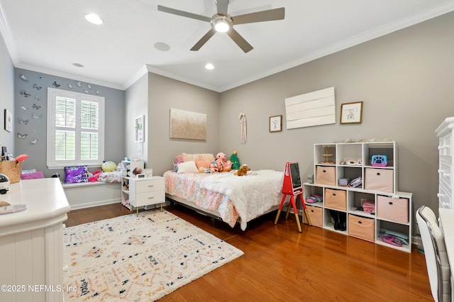 bedroom featuring crown molding, wood finished floors, a ceiling fan, recessed lighting, and baseboards