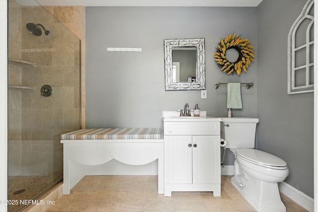 full bathroom featuring a tile shower, toilet, vanity, and baseboards