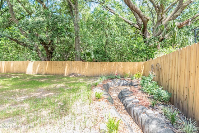 5545 Silverdale Ave, Jacksonville, FL 32209 - view of yard featuring a fenced backyard
