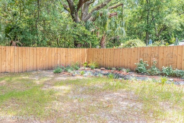 5545 Silverdale Ave, Jacksonville, FL 32209 - view of yard featuring a fenced backyard