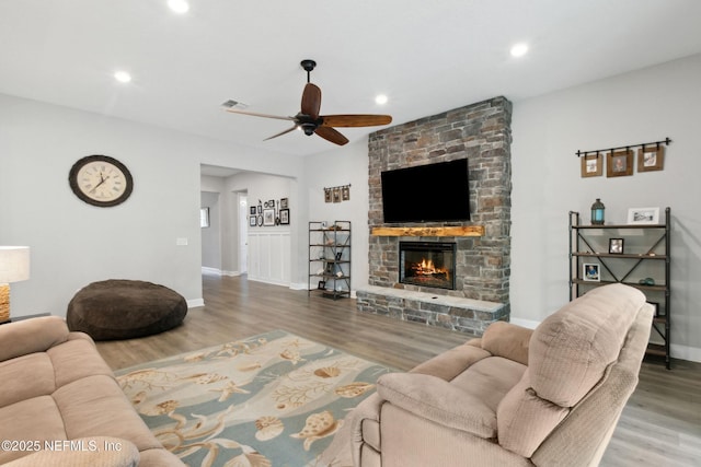 85325 Champlain Dr, Fernandina Beach, FL 32034 - living area featuring wood finished floors, a ceiling fan, a stone fireplace, baseboards, and recessed lighting