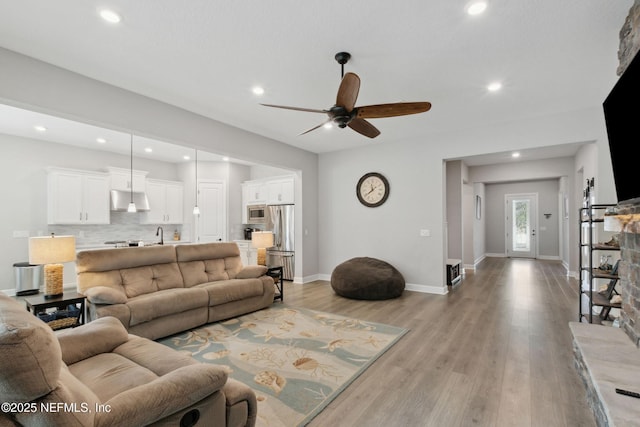 85325 Champlain Dr, Fernandina Beach, FL 32034 - living area featuring a ceiling fan, recessed lighting, light wood finished floors, and baseboards