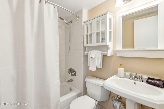 1107 Beach Walker Rd Unit 1107, Amelia Island, FL 32034 - bathroom featuring a sink, shower / bath combo, and toilet