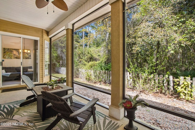sunroom / solarium featuring a ceiling fan