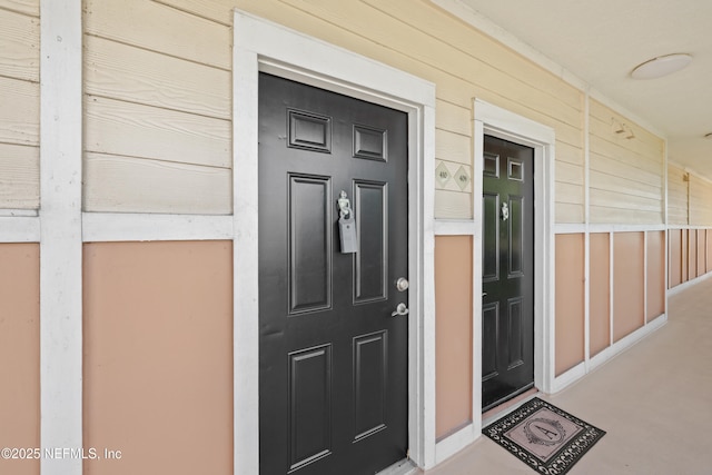 property entrance featuring covered porch