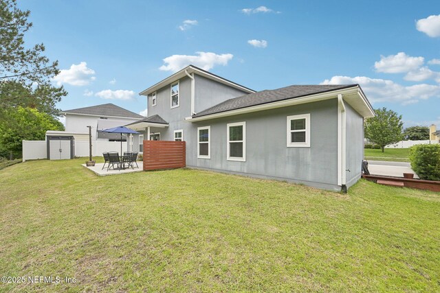2968 Ravine Hill Dr, Middleburg, FL 32068 - back of property with a patio area and roof with shingles