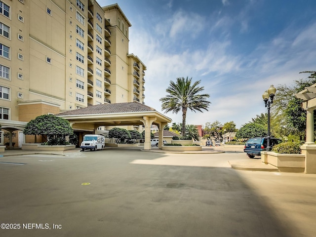 view of apartment building / complex