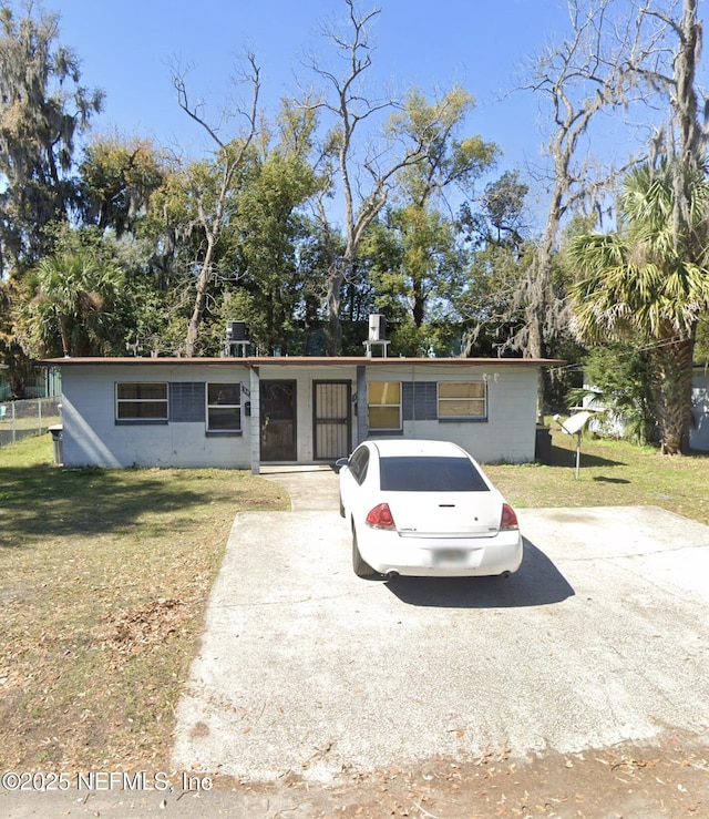 view of front of home with a front yard