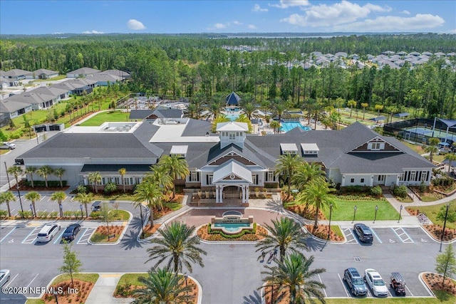 bird's eye view with a view of trees