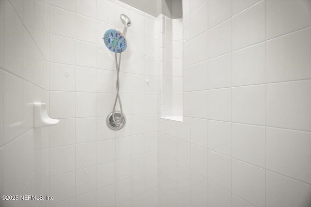 details featuring a tile shower