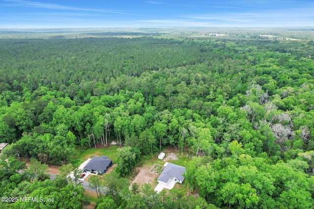 birds eye view of property featuring a forest view