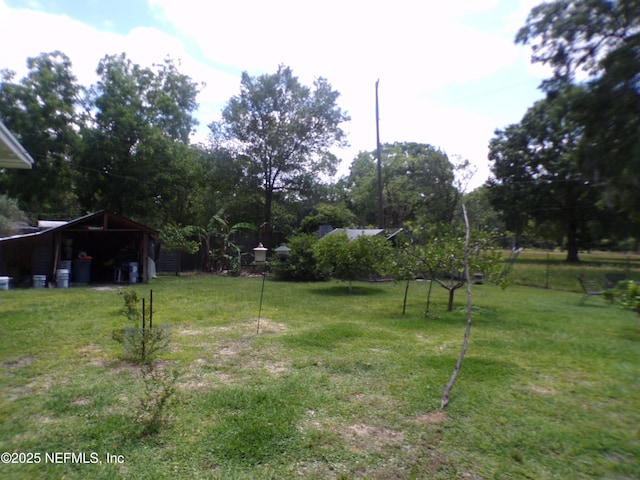 view of yard featuring an outbuilding and an outdoor structure