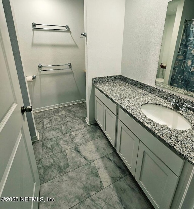497 Live Oak Loop, Crescent City, FL 32112 - bathroom with a shower with shower curtain and vanity