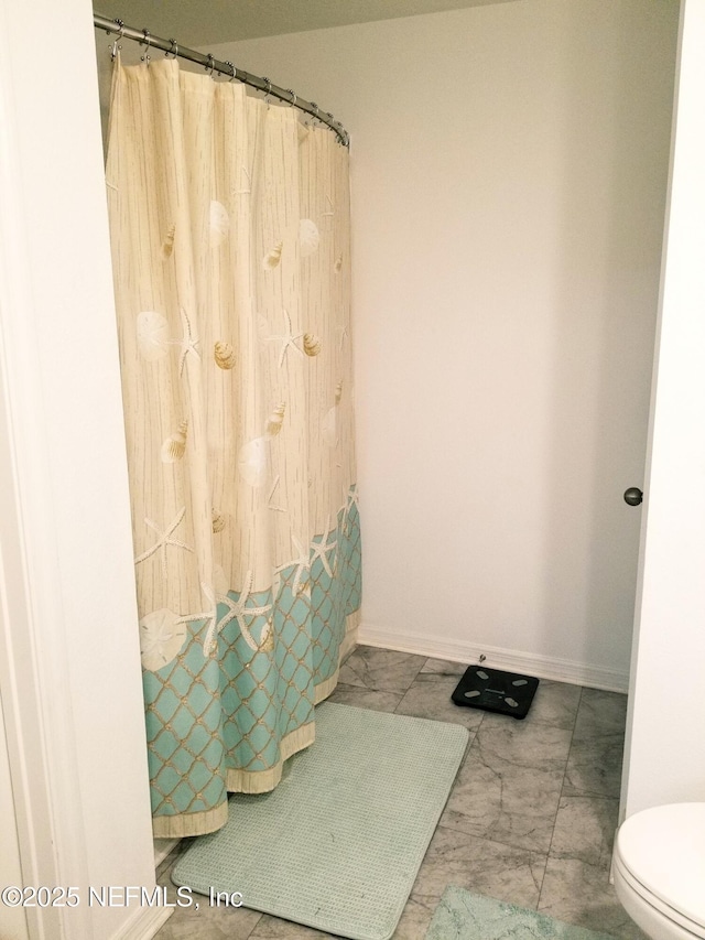 497 Live Oak Loop, Crescent City, FL 32112 - full bathroom featuring toilet, a shower with shower curtain, marble finish floor, and baseboards
