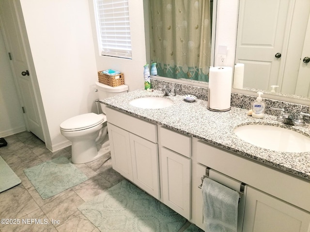 497 Live Oak Loop, Crescent City, FL 32112 - full bath featuring a sink, double vanity, toilet, and curtained shower