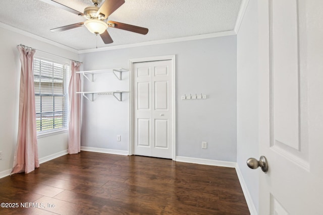 unfurnished bedroom featuring wood finished floors, a textured ceiling, ornamental molding, a ceiling fan, and baseboards