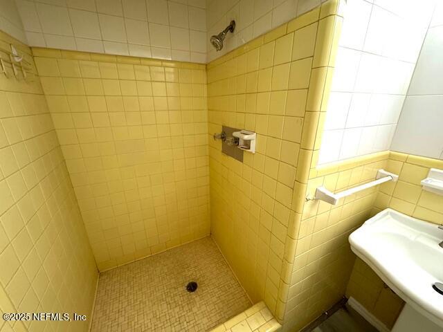 6332 Badnur Dr, Jacksonville, FL 32210 - full bath with tile walls and tiled shower