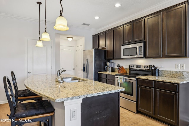 1500 Calming Water Dr Unit 3504, Fleming Island, FL 32003 - kitchen featuring stainless steel appliances, a sink, light tile patterned floors, a kitchen island with sink, and crown molding
