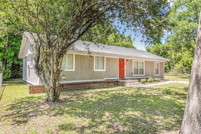 610 S 9th St, Macclenny, FL 32063 - ranch-style home featuring a front lawn, roof with shingles, and fence