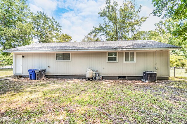 610 S 9th St, Macclenny, FL 32063 - back of property with central AC