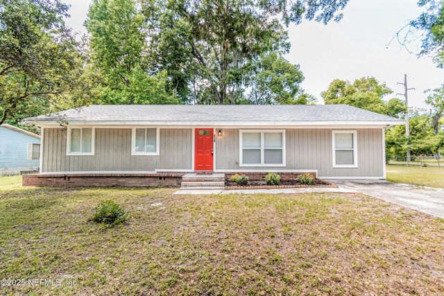 610 S 9th St, Macclenny, FL 32063 - single story home featuring a front lawn and roof with shingles