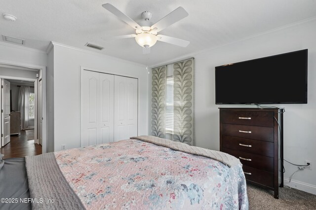 bedroom featuring ornamental molding, a closet, ceiling fan, and baseboards