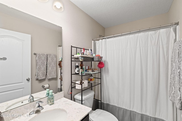 2565 Cold Stream Ln, Green Cove Springs, FL 32043 - full bathroom featuring a textured ceiling, toilet, vanity, and a shower with curtain