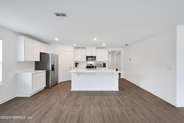 2304 Shady Breeze Ln, Green Cove Springs, FL 32043 - kitchen with stainless steel appliances, wood finished floors, light countertops, baseboards, and recessed lighting