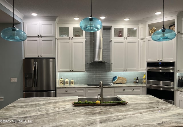 182 N Ridge Dr, Fleming Island, FL 32003 - kitchen with appliances with stainless steel finishes, a sink, a textured ceiling, tasteful backsplash, and glass insert cabinets