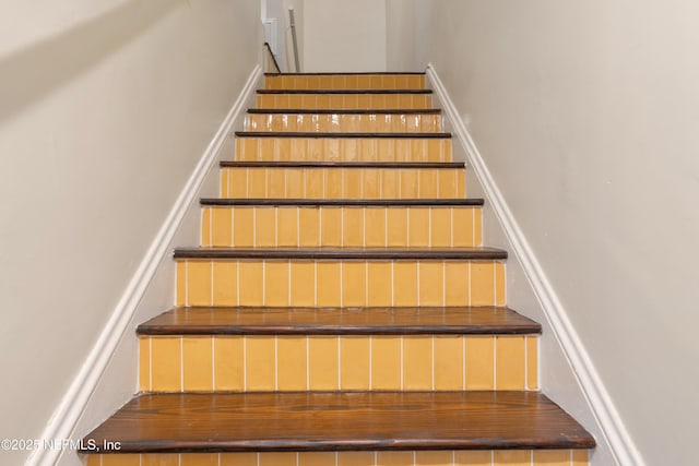 3577 Valencia Rd, Jacksonville, FL 32205 - view of staircase
